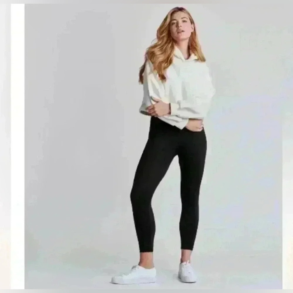 Assets by Spanx Red Hot Label Cropped Black Leggings
